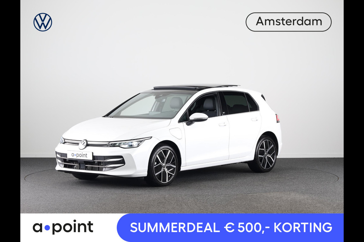 Volkswagen Golf 1.5 eHybrid 50 Edition 204 PK | Panoramadak | Camera | Led matrix | Navigatie