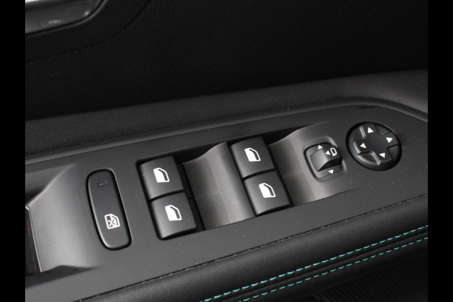 Peugeot 3008 1.2 PureTech Allure Pack Business Climate control Adaptive cruise control Achteruitrijd camera Parkeersensoren Verwarmde voorstoelen LED Navigatie Apple Carplay/ Android Auto