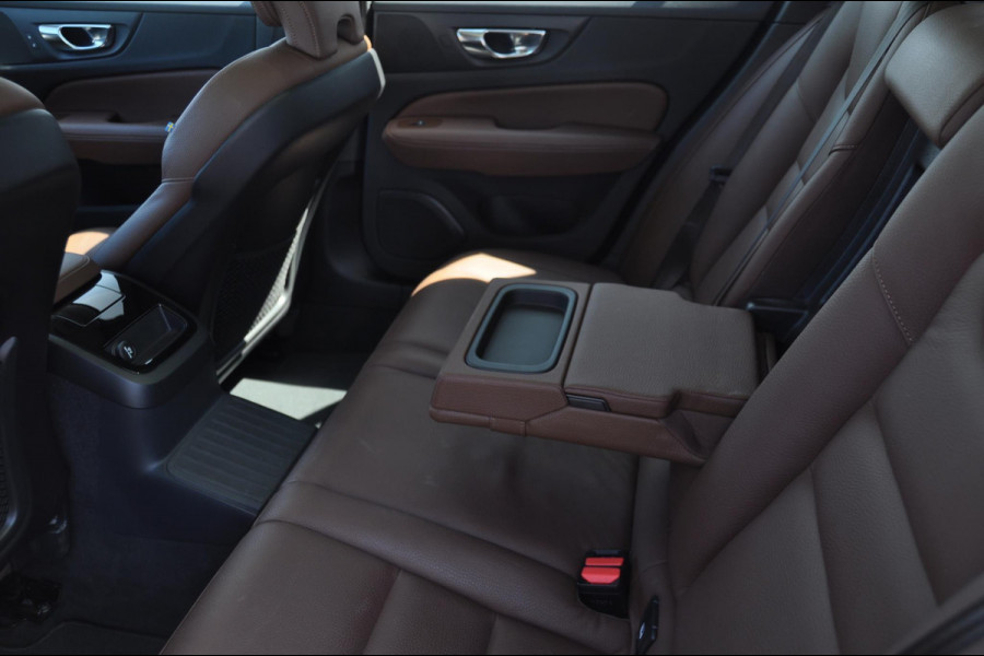 Volvo V60 T8 390PK Automaat Plug-in hybrid AWD Inscription Cruise control/ Climate control/ On Call/ Trekhaak/ Parkeersensoren met camera/ Navigatie/ Elektrische achterklep/ Elektrische stoel