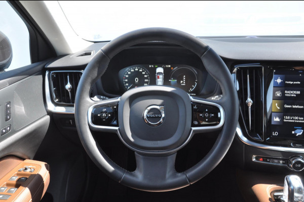 Volvo V60 T8 390PK Automaat Plug-in hybrid AWD Inscription Cruise control/ Climate control/ On Call/ Trekhaak/ Parkeersensoren met camera/ Navigatie/ Elektrische achterklep/ Elektrische stoel