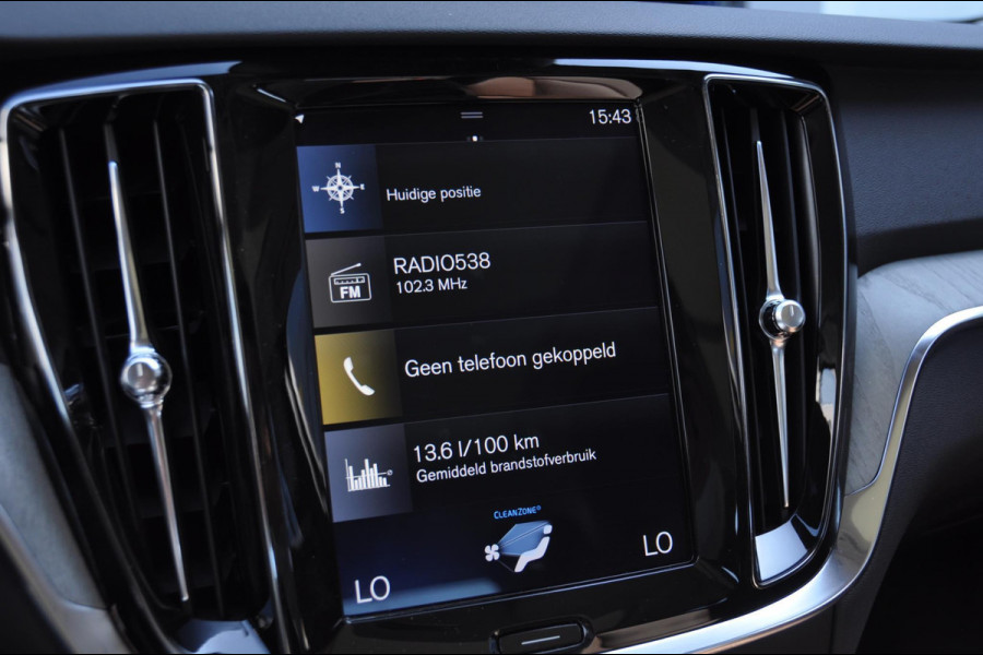 Volvo V60 T8 390PK Automaat Plug-in hybrid AWD Inscription Cruise control/ Climate control/ On Call/ Trekhaak/ Parkeersensoren met camera/ Navigatie/ Elektrische achterklep/ Elektrische stoel