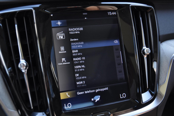 Volvo V60 T8 390PK Automaat Plug-in hybrid AWD Inscription Cruise control/ Climate control/ On Call/ Trekhaak/ Parkeersensoren met camera/ Navigatie/ Elektrische achterklep/ Elektrische stoel