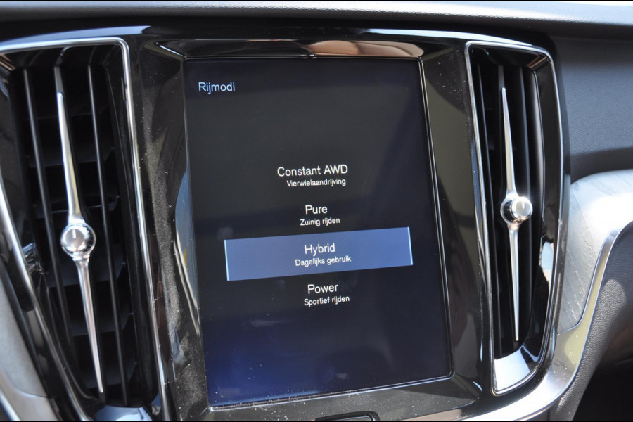 Volvo V60 T8 390PK Automaat Plug-in hybrid AWD Inscription Cruise control/ Climate control/ On Call/ Trekhaak/ Parkeersensoren met camera/ Navigatie/ Elektrische achterklep/ Elektrische stoel