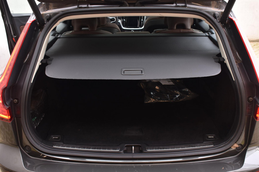 Volvo V60 T8 390PK Automaat Plug-in hybrid AWD Inscription Cruise control/ Climate control/ On Call/ Trekhaak/ Parkeersensoren met camera/ Navigatie/ Elektrische achterklep/ Elektrische stoel