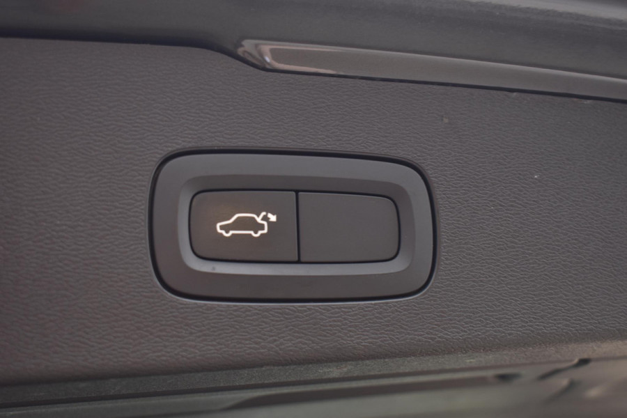 Volvo V60 T8 390PK Automaat Plug-in hybrid AWD Inscription Cruise control/ Climate control/ On Call/ Trekhaak/ Parkeersensoren met camera/ Navigatie/ Elektrische achterklep/ Elektrische stoel