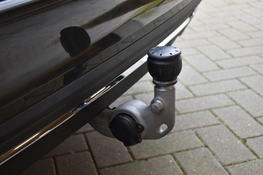 Volvo V60 T8 390PK Automaat Plug-in hybrid AWD Inscription Cruise control/ Climate control/ On Call/ Trekhaak/ Parkeersensoren met camera/ Navigatie/ Elektrische achterklep/ Elektrische stoel