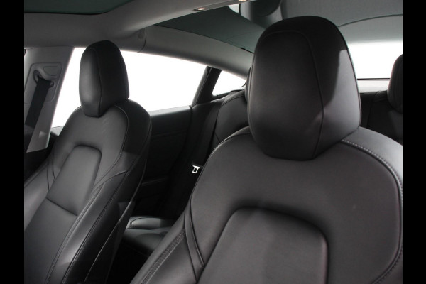 Tesla Model 3 Standard RWD Plus 60 kWh | Navigatie | Panorama dak | 360 camera | Parkeersensoren | Stoelverwarming | 19" lichtmetalen velgen | Ledverlichting Leder | Climate Control |