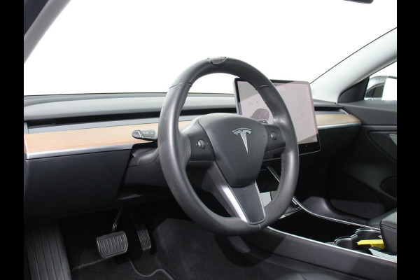 Tesla Model 3 Standard RWD Plus 60 kWh | Navigatie | Panorama dak | 360 camera | Parkeersensoren | Stoelverwarming | 19" lichtmetalen velgen | Ledverlichting Leder | Climate Control |