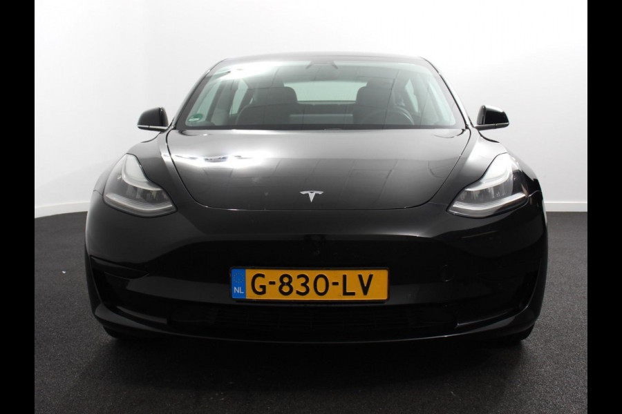 Tesla Model 3 Standard RWD Plus 60 kWh | Navigatie | Panorama dak | 360 camera | Parkeersensoren | Stoelverwarming | 19" lichtmetalen velgen | Ledverlichting Leder | Climate Control |