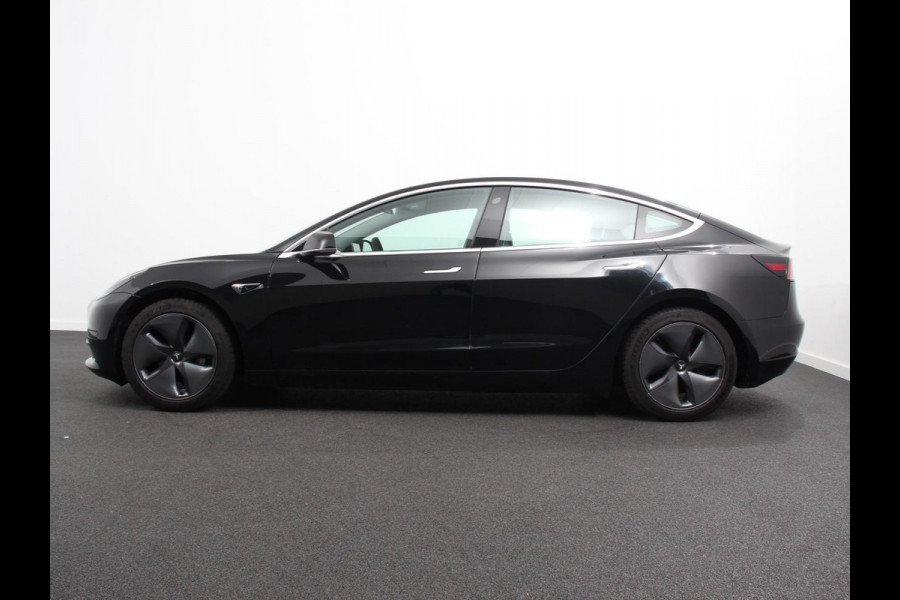 Tesla Model 3 Standard RWD Plus 60 kWh | Navigatie | Panorama dak | 360 camera | Parkeersensoren | Stoelverwarming | 19" lichtmetalen velgen | Ledverlichting Leder | Climate Control |