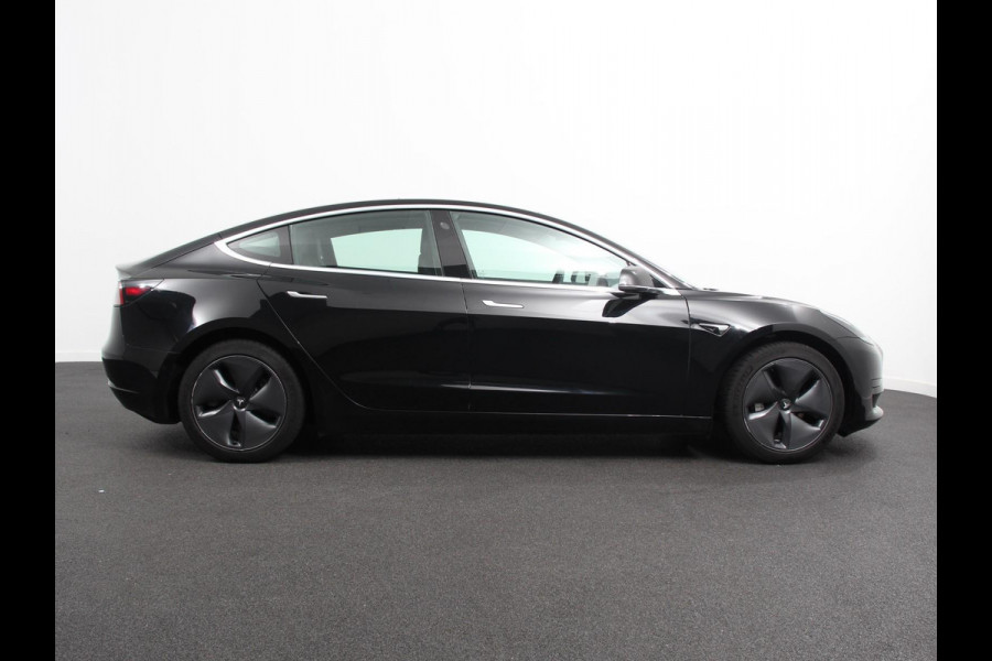 Tesla Model 3 Standard RWD Plus 60 kWh | Navigatie | Panorama dak | 360 camera | Parkeersensoren | Stoelverwarming | 19" lichtmetalen velgen | Ledverlichting Leder | Climate Control |