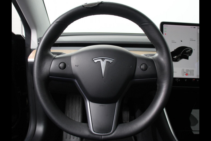Tesla Model 3 Standard RWD Plus 60 kWh | Navigatie | Panorama dak | 360 camera | Parkeersensoren | Stoelverwarming | 19" lichtmetalen velgen | Ledverlichting Leder | Climate Control |
