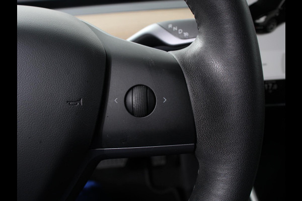 Tesla Model 3 Standard RWD Plus 60 kWh | Navigatie | Panorama dak | 360 camera | Parkeersensoren | Stoelverwarming | 19" lichtmetalen velgen | Ledverlichting Leder | Climate Control |