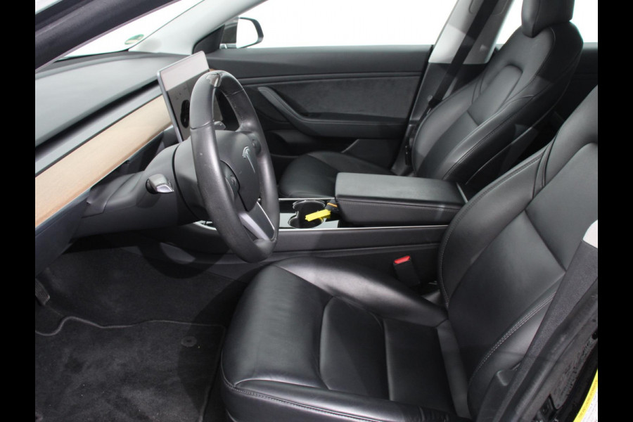 Tesla Model 3 Standard RWD Plus 60 kWh | Navigatie | Panorama dak | 360 camera | Parkeersensoren | Stoelverwarming | 19" lichtmetalen velgen | Ledverlichting Leder | Climate Control |