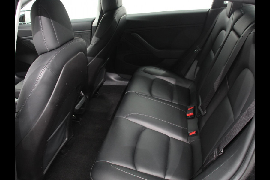 Tesla Model 3 Standard RWD Plus 60 kWh | Navigatie | Panorama dak | 360 camera | Parkeersensoren | Stoelverwarming | 19" lichtmetalen velgen | Ledverlichting Leder | Climate Control |