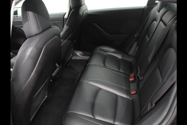 Tesla Model 3 Standard RWD Plus 60 kWh | Navigatie | Panorama dak | 360 camera | Parkeersensoren | Stoelverwarming | 19" lichtmetalen velgen | Ledverlichting Leder | Climate Control |