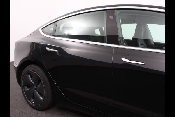 Tesla Model 3 Standard RWD Plus 60 kWh | Navigatie | Panorama dak | 360 camera | Parkeersensoren | Stoelverwarming | 19" lichtmetalen velgen | Ledverlichting Leder | Climate Control |