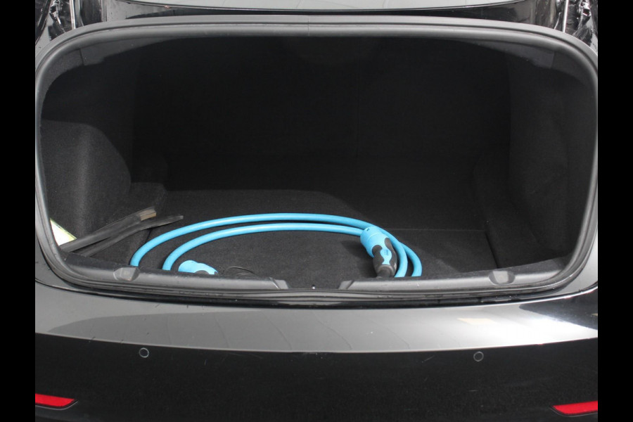 Tesla Model 3 Standard RWD Plus 60 kWh | Navigatie | Panorama dak | 360 camera | Parkeersensoren | Stoelverwarming | 19" lichtmetalen velgen | Ledverlichting Leder | Climate Control |