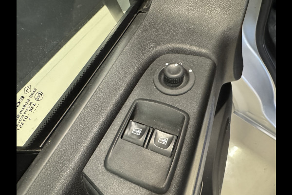 Opel Vivaro 1.6 CDTI L1H1 Edition 3-pers | Navi | Trekhaak | PDC achter | Cruise | Airco
