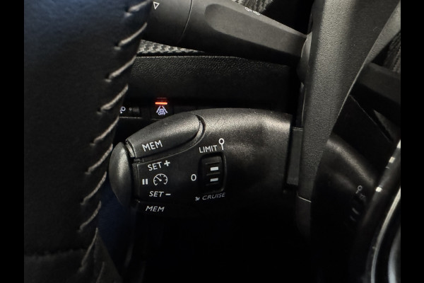 Peugeot e-2008 EV Allure 50 kWh 3-fase | Camera | Navi | Carplay | Full LED
