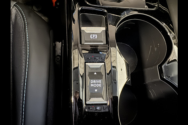 Peugeot e-2008 EV Allure 50 kWh 3-fase | Camera | Navi | Carplay | Full LED