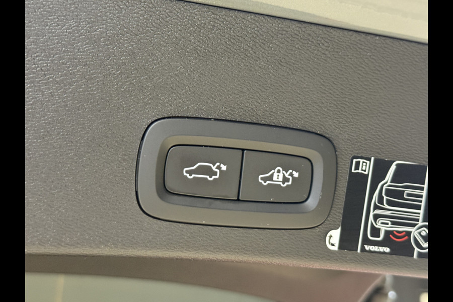 Volvo XC40 Recharge P8 AWD R-Design | Panoramadak | Trekhaak | Stoel/stuurverwarming
