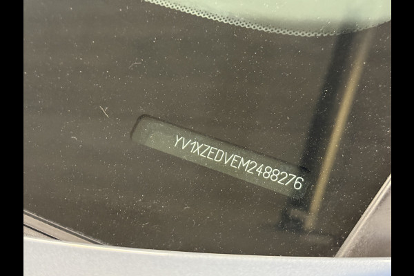 Volvo XC40 Recharge P8 AWD R-Design | Panoramadak | Trekhaak | Stoel/stuurverwarming