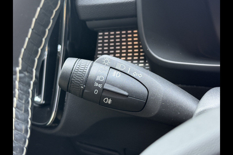 Volvo XC40 Recharge P8 AWD R-Design | Panoramadak | Trekhaak | Stoel/stuurverwarming