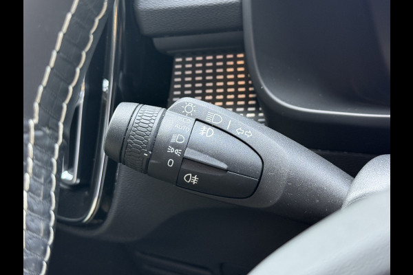 Volvo XC40 Recharge P8 AWD R-Design | Panoramadak | Trekhaak | Stoel/stuurverwarming
