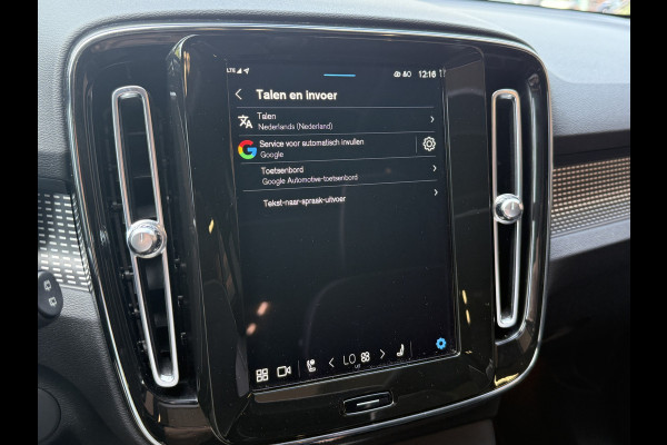 Volvo XC40 Recharge P8 AWD R-Design | Panoramadak | Trekhaak | Stoel/stuurverwarming