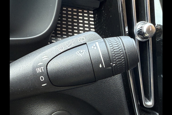 Volvo XC40 Recharge P8 AWD R-Design | Panoramadak | Trekhaak | Stoel/stuurverwarming