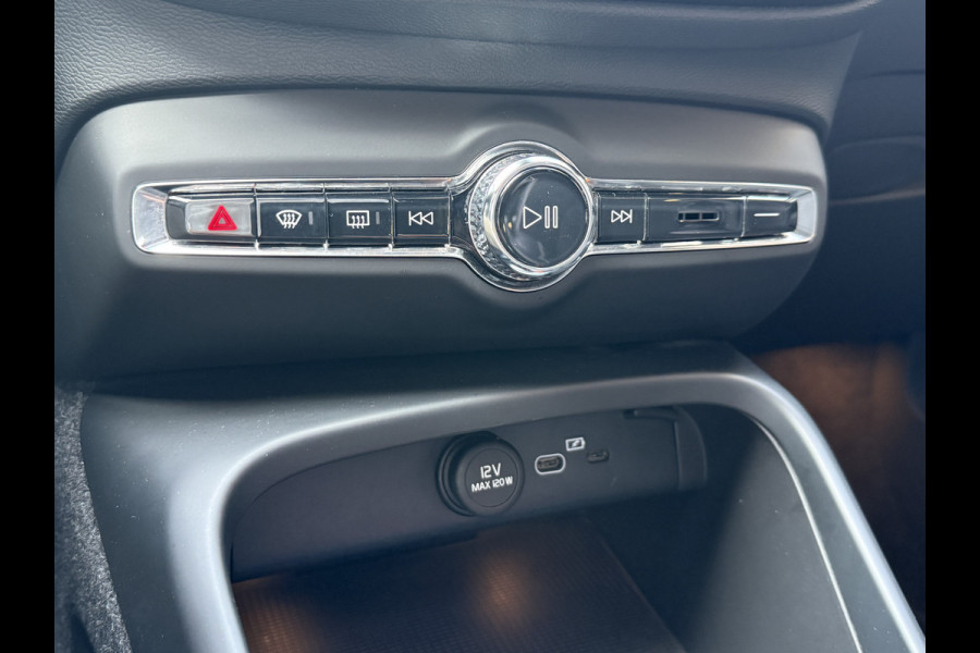 Volvo XC40 Recharge P8 AWD R-Design | Panoramadak | Trekhaak | Stoel/stuurverwarming