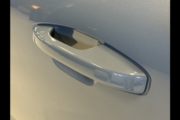 Volvo XC40 Recharge P8 AWD R-Design | Panoramadak | Trekhaak | Stoel/stuurverwarming