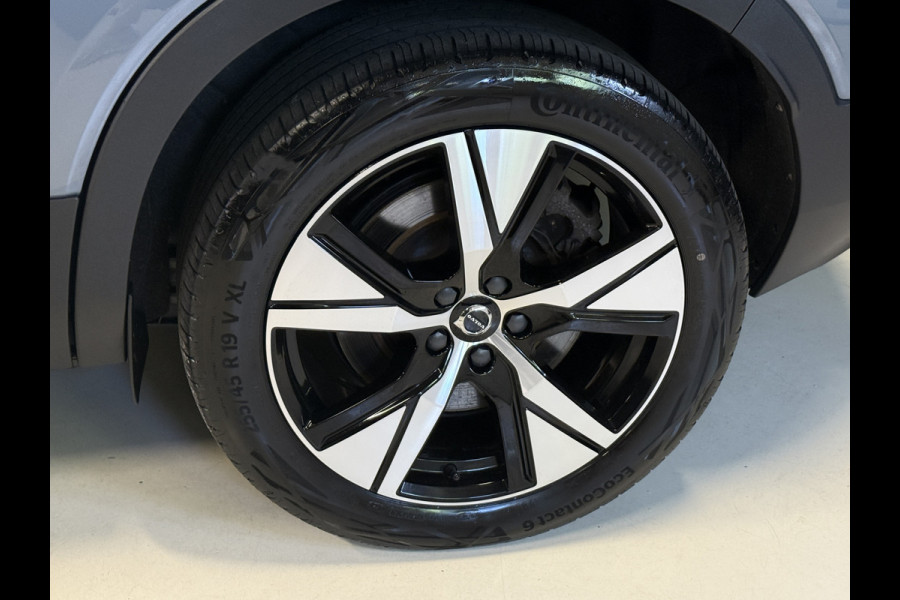 Volvo XC40 Recharge P8 AWD R-Design | Panoramadak | Trekhaak | Stoel/stuurverwarming