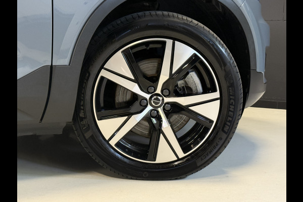 Volvo XC40 Recharge P8 AWD R-Design | Panoramadak | Trekhaak | Stoel/stuurverwarming