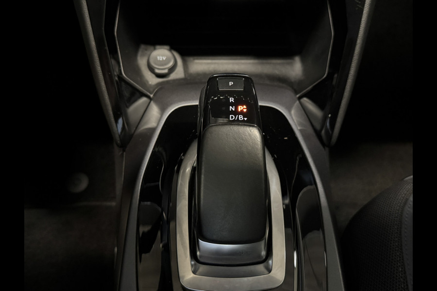 Peugeot e-2008 EV Allure 50 kWh | Panoramadak | Adaptive cruise | Keyless | Camera | Carplay | Navi