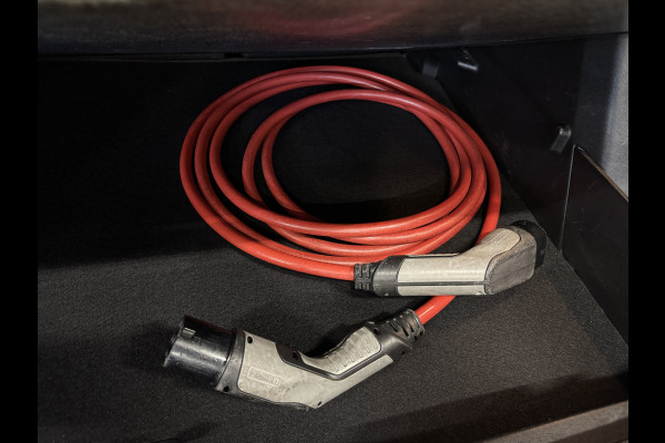 Peugeot e-2008 EV Allure 50 kWh | Panoramadak | Adaptive cruise | Keyless | Camera | Carplay | Navi