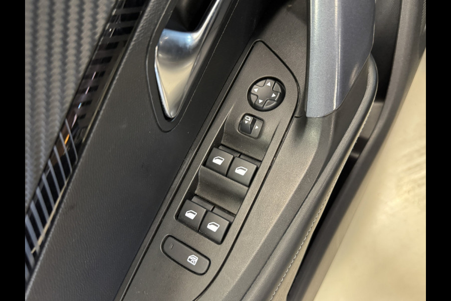 Peugeot e-2008 EV Allure 50 kWh | Panoramadak | Adaptive cruise | Keyless | Camera | Carplay | Navi