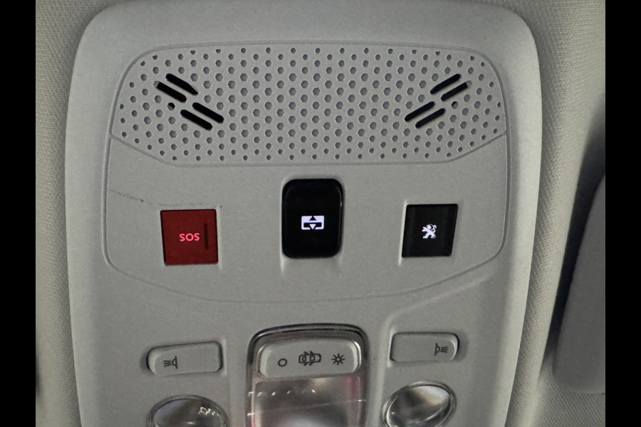 Peugeot e-2008 EV Allure 50 kWh | Panoramadak | Adaptive cruise | Keyless | Camera | Carplay | Navi