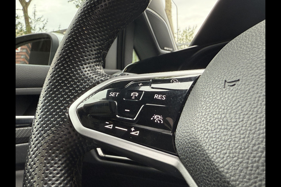 Volkswagen Golf 1.5 eTSI R-Line | Harman Kardon | Panoramadak | Head UP | IQ Light