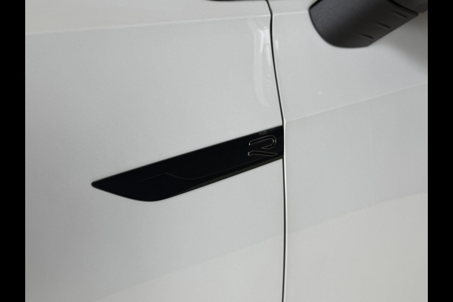 Volkswagen Golf 1.5 eTSI R-Line | Harman Kardon | Panoramadak | Head UP | IQ Light
