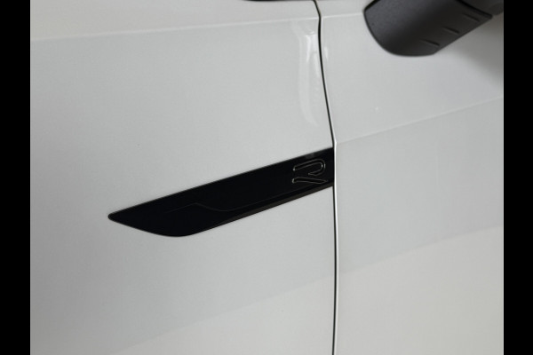 Volkswagen Golf 1.5 eTSI R-Line | Harman Kardon | Panoramadak | Head UP | IQ Light