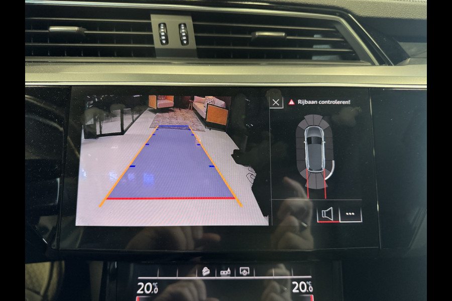 Audi e-tron e-tron 50 quattro Launch edition plus 71 kWh | SoH 88% | Camera | Panoramadak | Leder | Afn. trekhaak | Adaptive cruise | Stoelverwarming | Navi | Carplay