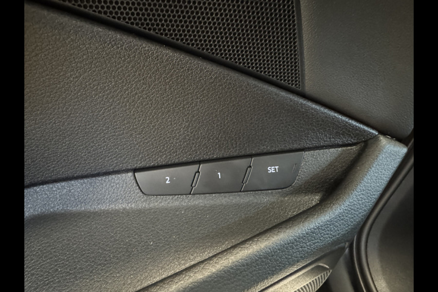 Audi e-tron e-tron 50 quattro Launch edition plus 71 kWh | SoH 88% | Camera | Panoramadak | Leder | Afn. trekhaak | Adaptive cruise | Stoelverwarming | Navi | Carplay