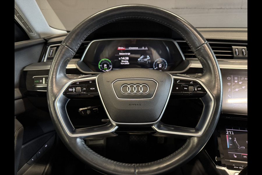 Audi e-tron e-tron 50 quattro Launch edition plus 71 kWh | SoH 88% | Camera | Panoramadak | Leder | Afn. trekhaak | Adaptive cruise | Stoelverwarming | Navi | Carplay