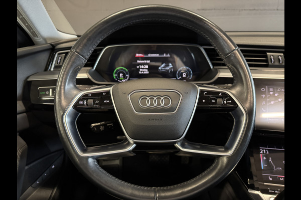 Audi e-tron e-tron 50 quattro Launch edition plus 71 kWh | SoH 88% | Camera | Panoramadak | Leder | Afn. trekhaak | Adaptive cruise | Stoelverwarming | Navi | Carplay