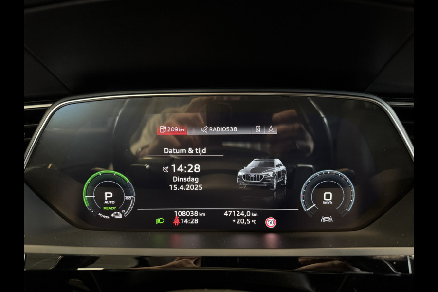 Audi e-tron e-tron 50 quattro Launch edition plus 71 kWh | SoH 88% | Camera | Panoramadak | Leder | Afn. trekhaak | Adaptive cruise | Stoelverwarming | Navi | Carplay
