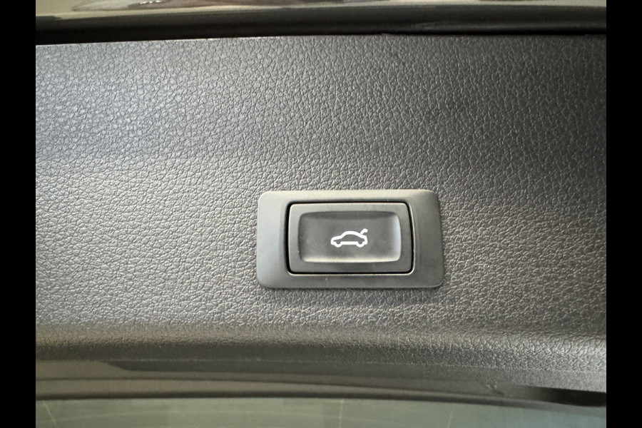 Audi e-tron e-tron 50 quattro Launch edition plus 71 kWh | SoH 88% | Camera | Panoramadak | Leder | Afn. trekhaak | Adaptive cruise | Stoelverwarming | Navi | Carplay