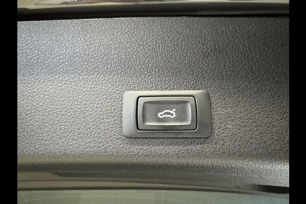 Audi e-tron e-tron 50 quattro Launch edition plus 71 kWh | SoH 88% | Camera | Panoramadak | Leder | Afn. trekhaak | Adaptive cruise | Stoelverwarming | Navi | Carplay