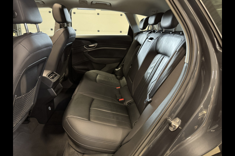 Audi e-tron e-tron 50 quattro Launch edition plus 71 kWh | SoH 88% | Camera | Panoramadak | Leder | Afn. trekhaak | Adaptive cruise | Stoelverwarming | Navi | Carplay